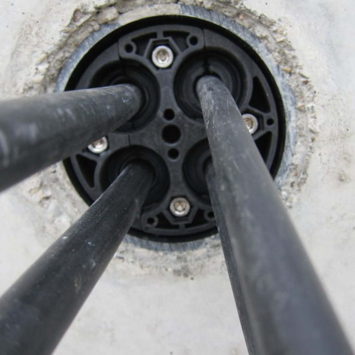 Super Segmented Glass Fiber/EPDM MEC Seals for Cables & Conduits | Utility Pipe Supply