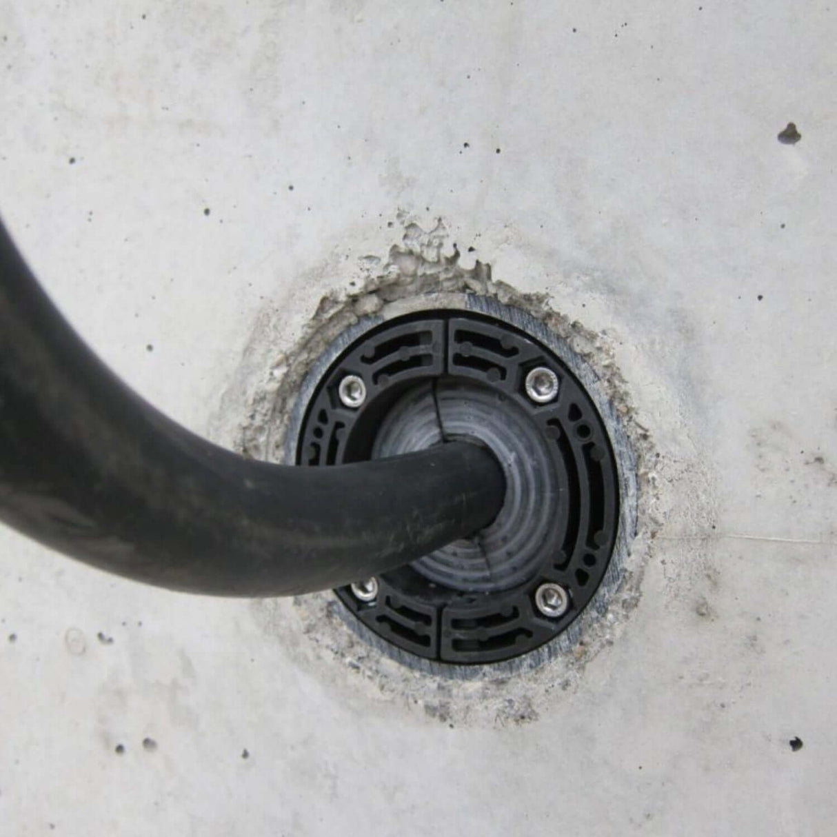 Super Segmented Glass Fiber/EPDM MEC Seals for Cables & Conduits | Utility Pipe Supply