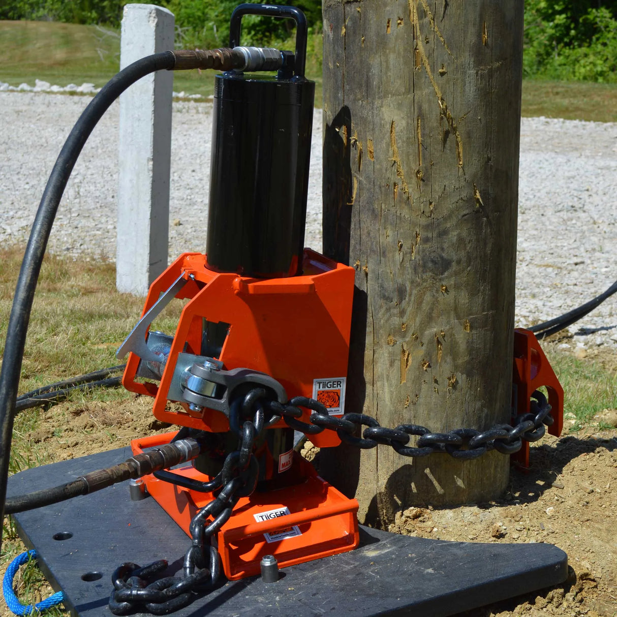 TiiGER 4001D hydraulic pole puller removing a utility pole
