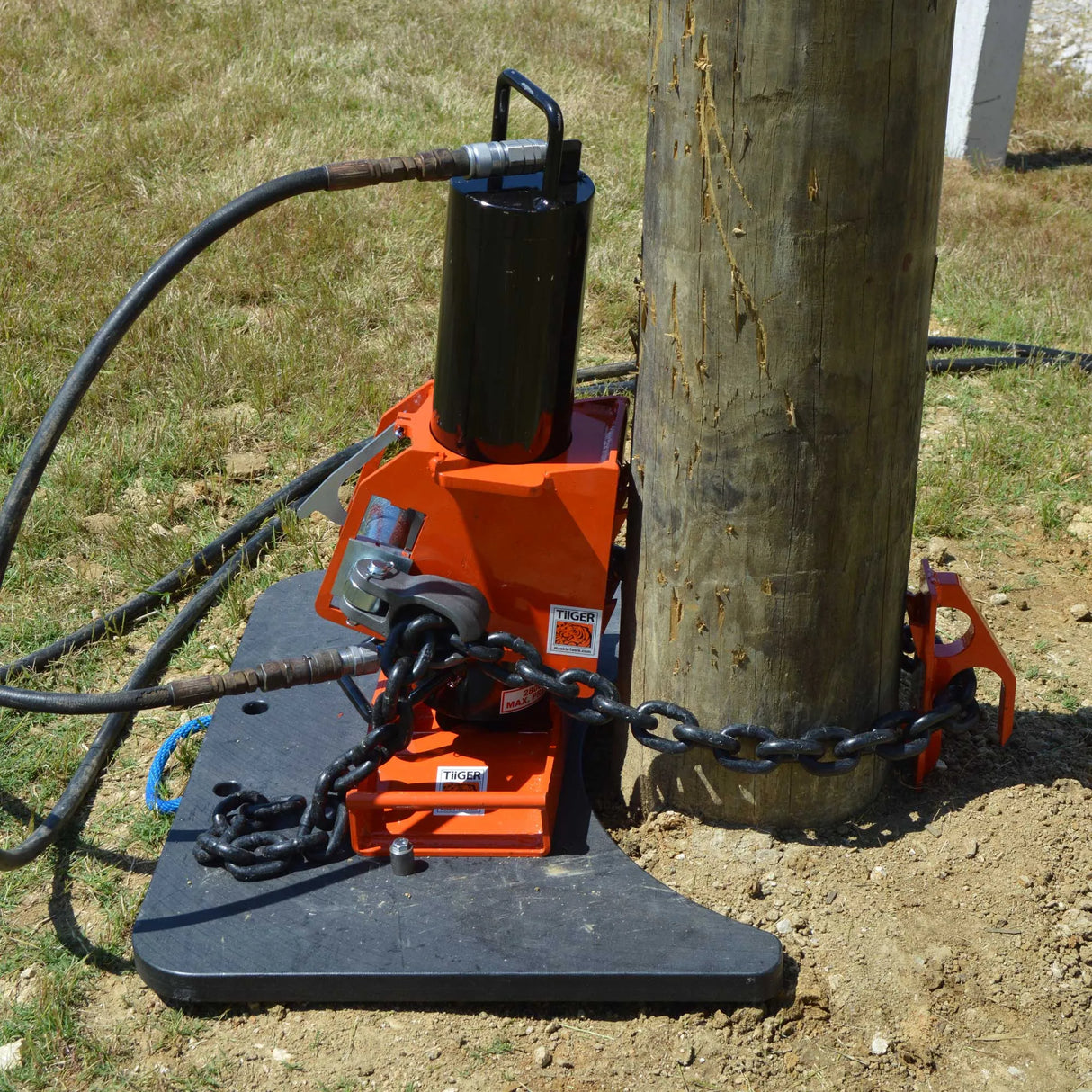 Lineman using the TiiGER 4001D pole puller on a jobsite