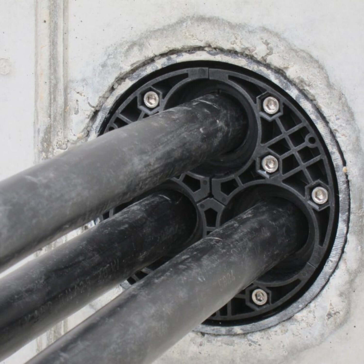 Super Segmented Glass Fiber/EPDM MEC Seals for Cables & Conduits | Utility Pipe Supply